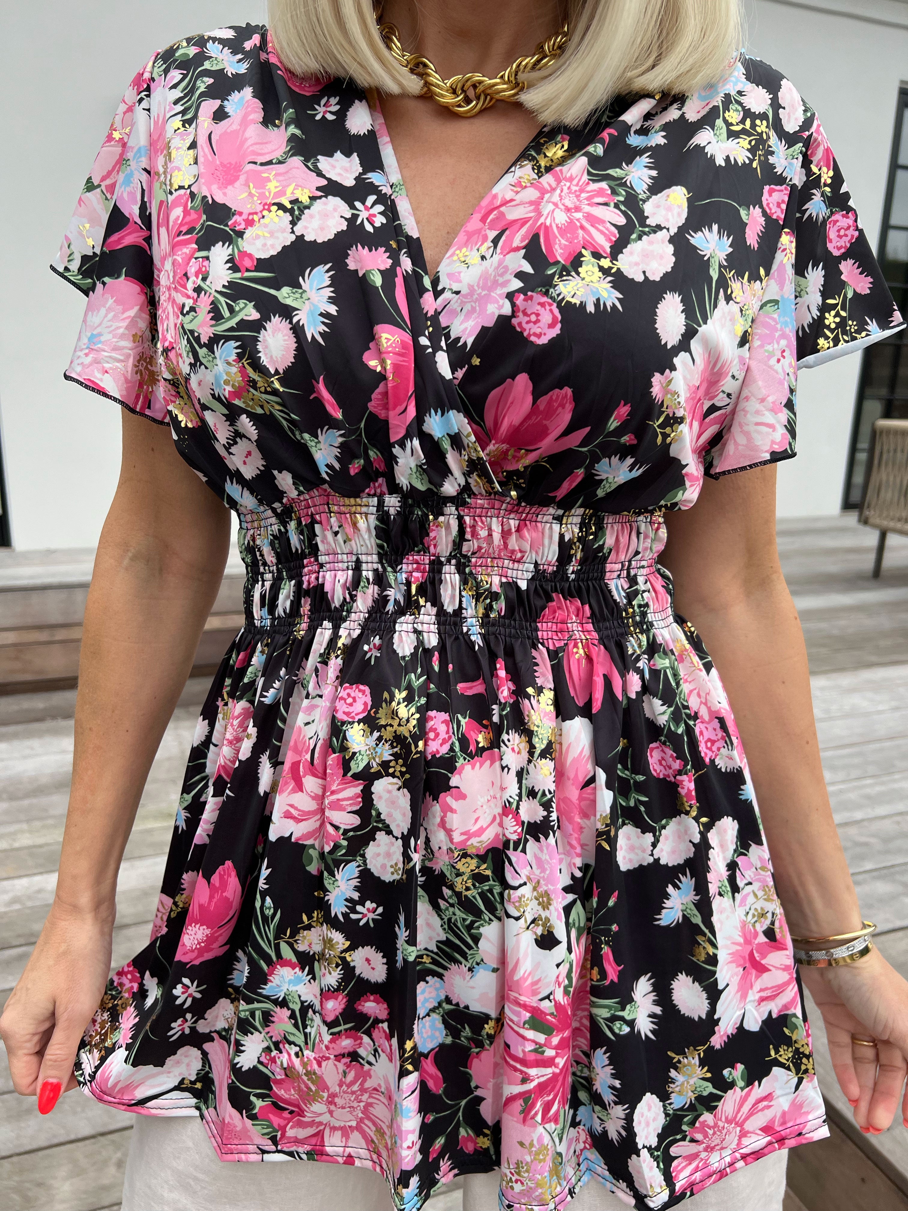 Pams Flower Shirt - Elastisk bluse med fine blomster og guld detaljer